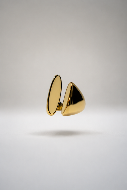 Bague Elia, bague émaillée dorée à l'or fin, bijou sculptural Bertalia fait main à Paris.